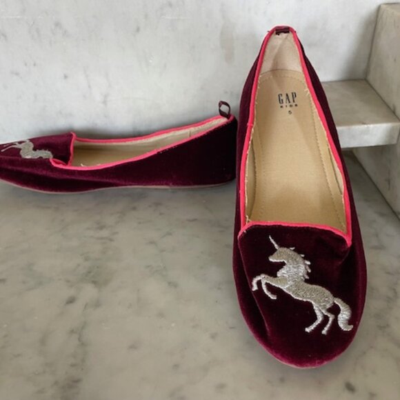 GAP KIDS Velvet Graphic Unicorn Red Flats 5 - Picture 5 of 14